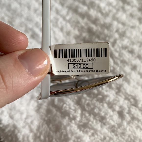 Gold and white framed sunglasses - Picture 5 of 5